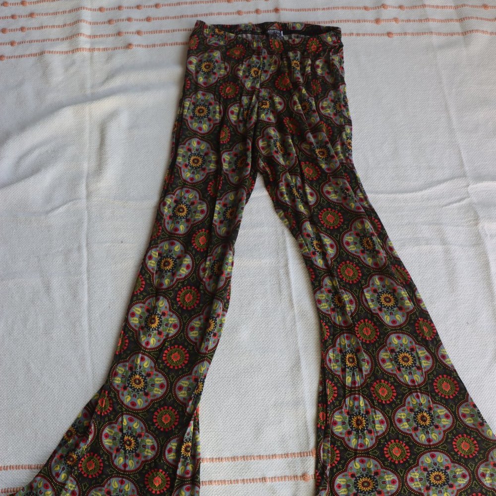 Flower bell-bottom pants (flared leggings)